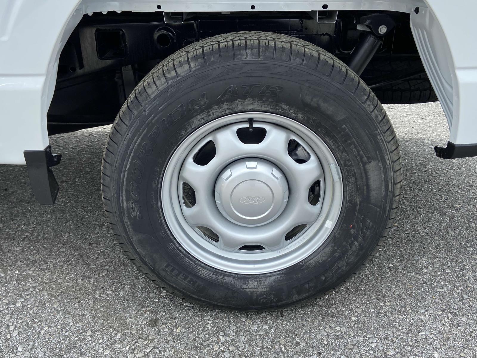 2025 Ford F-150 XL photo 4