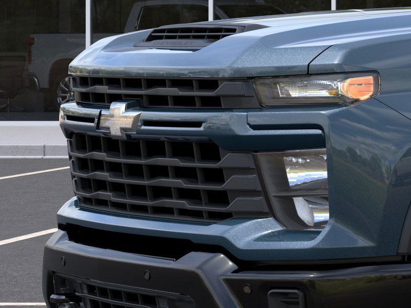 2025 Chevrolet Silverado 2500HD Custom photo 13