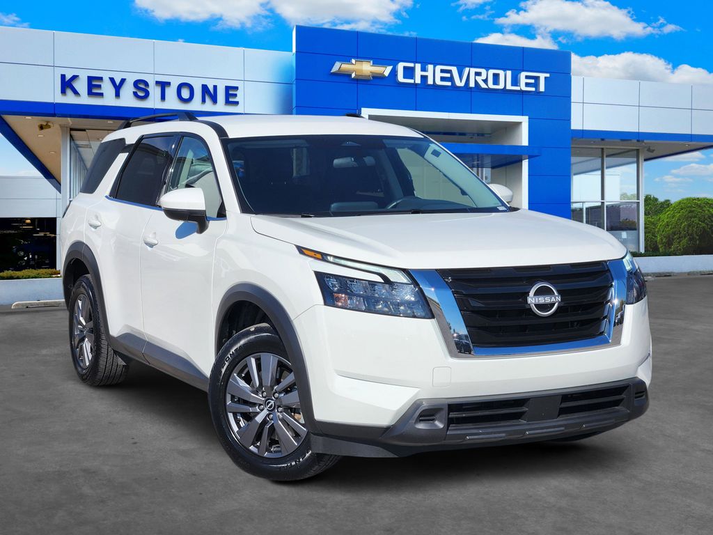 2025 Nissan Pathfinder SV's photo