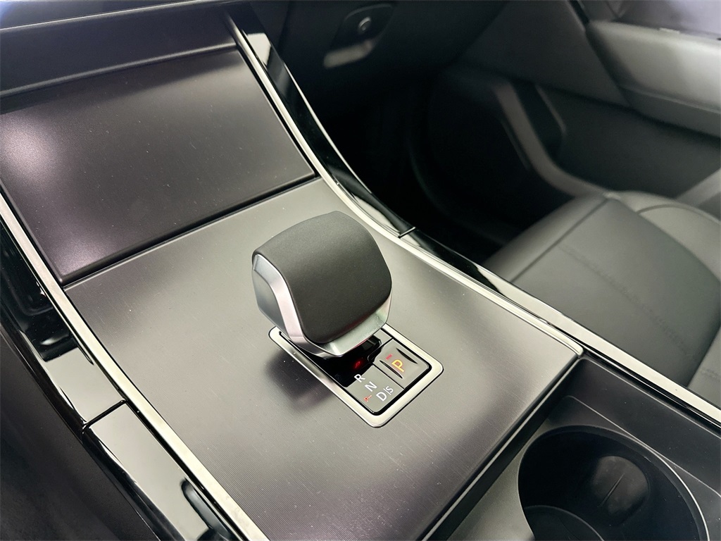 2026 Land Rover Range Rover Velar SE photo 18