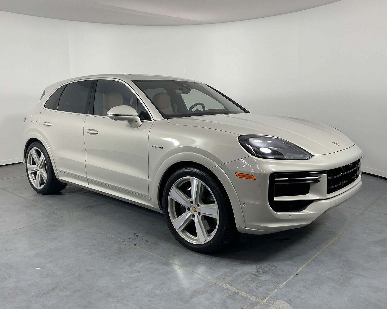 2024 Porsche Cayenne Turbo E-Hybrid photo 9