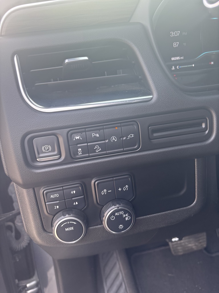 2022 Chevrolet Suburban Z71 photo 17
