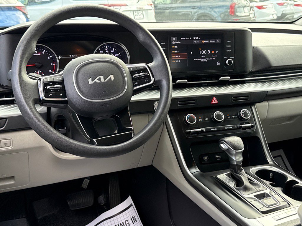 2022 Kia Carnival LX photo 2