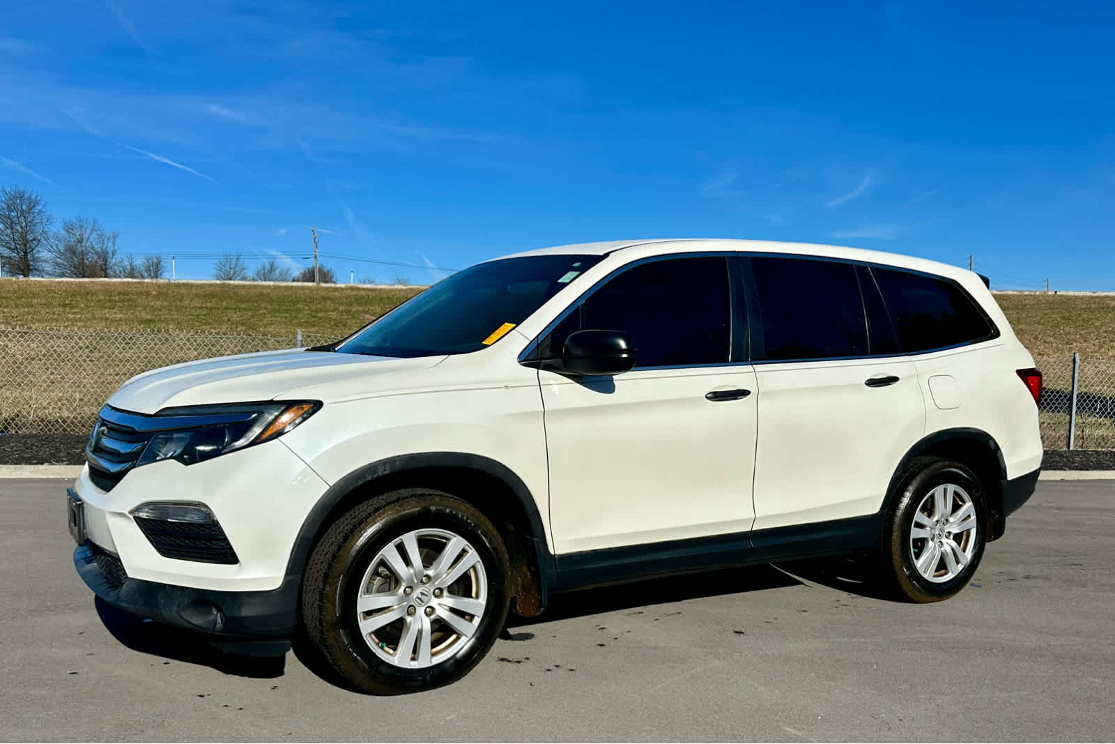 2017 Honda Pilot LX's photo