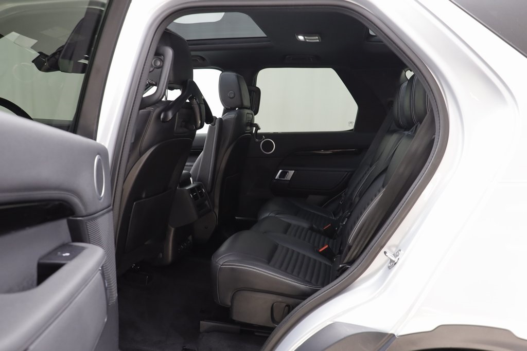 2022 Land Rover Discovery S photo 13