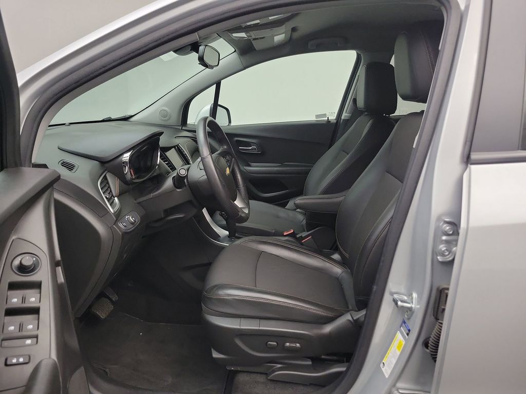 2022 Chevrolet Trax LT photo 4
