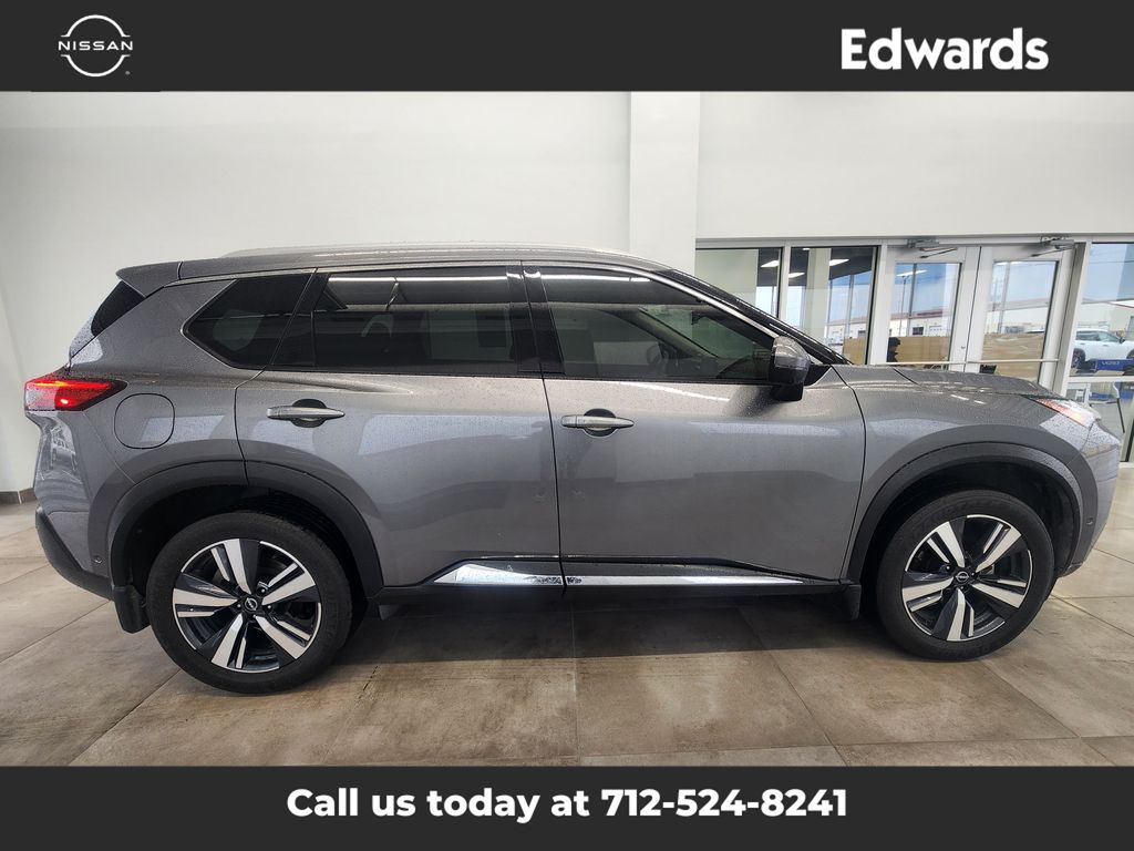 2023 Nissan Rogue Platinum's photo