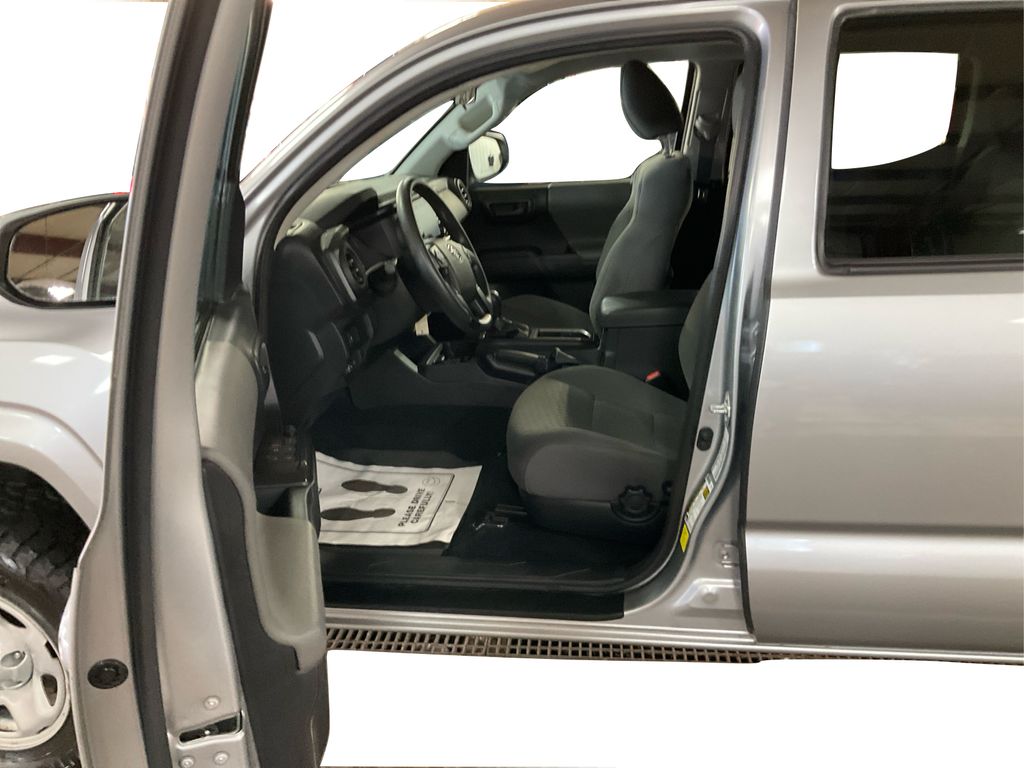 2022 Toyota Tacoma SR photo 9