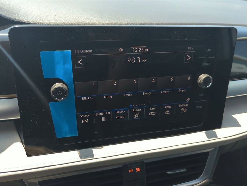 2025 Volkswagen Taos SE photo 13