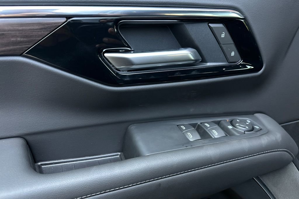 2025 Chevrolet Tahoe LS photo 11