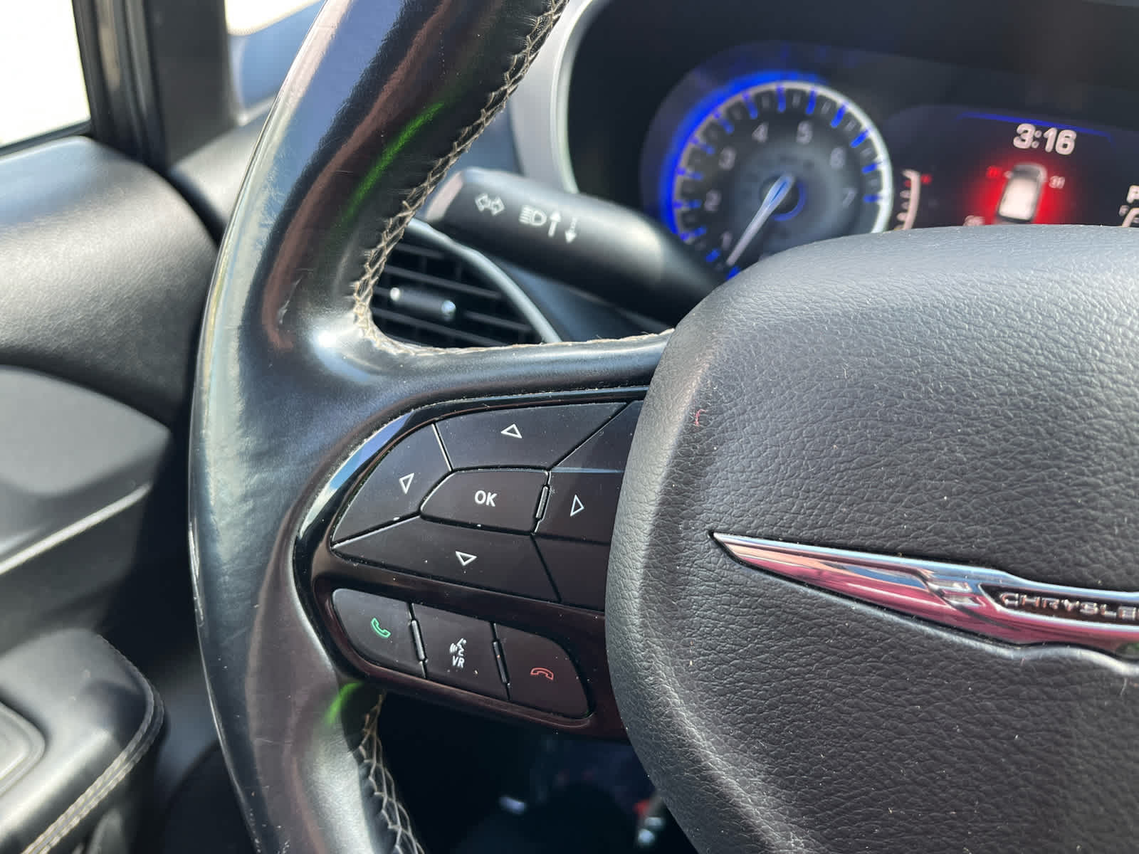 2018 Chrysler Pacifica Touring L photo 27