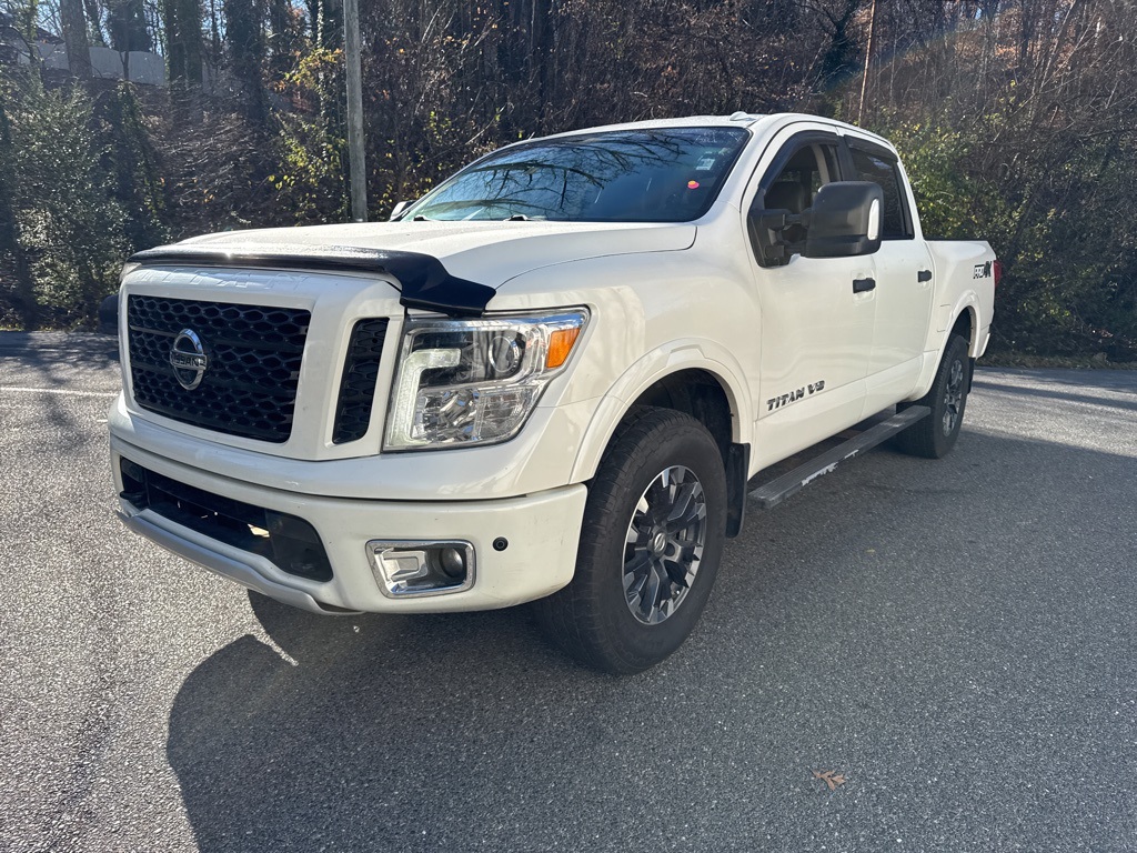 2018 Nissan Titan PRO-4X photo 3