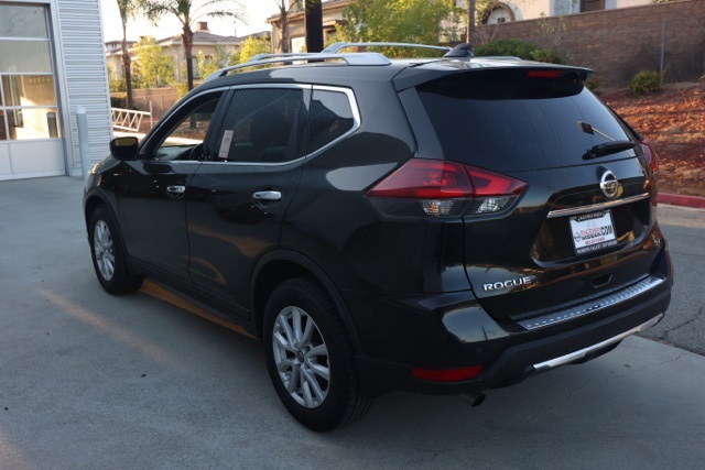 2019 Nissan Rogue SV photo 2