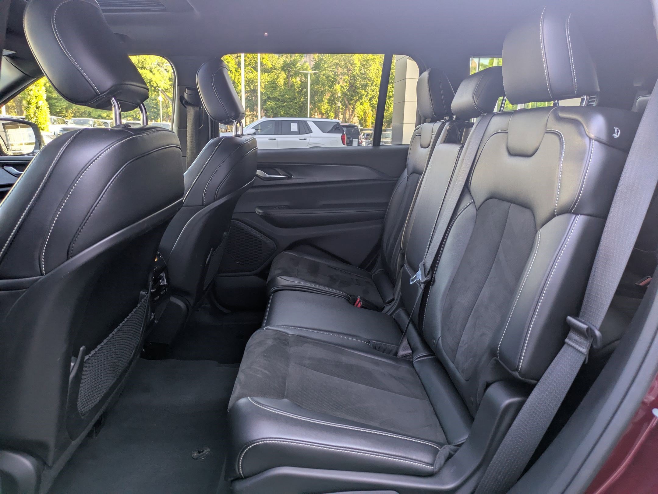 2023 Jeep Grand Cherokee Altitude photo 25
