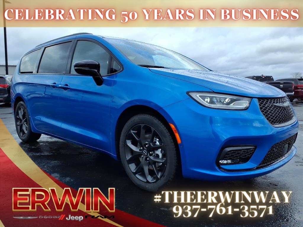 2026 Chrysler Pacifica Limited's photo