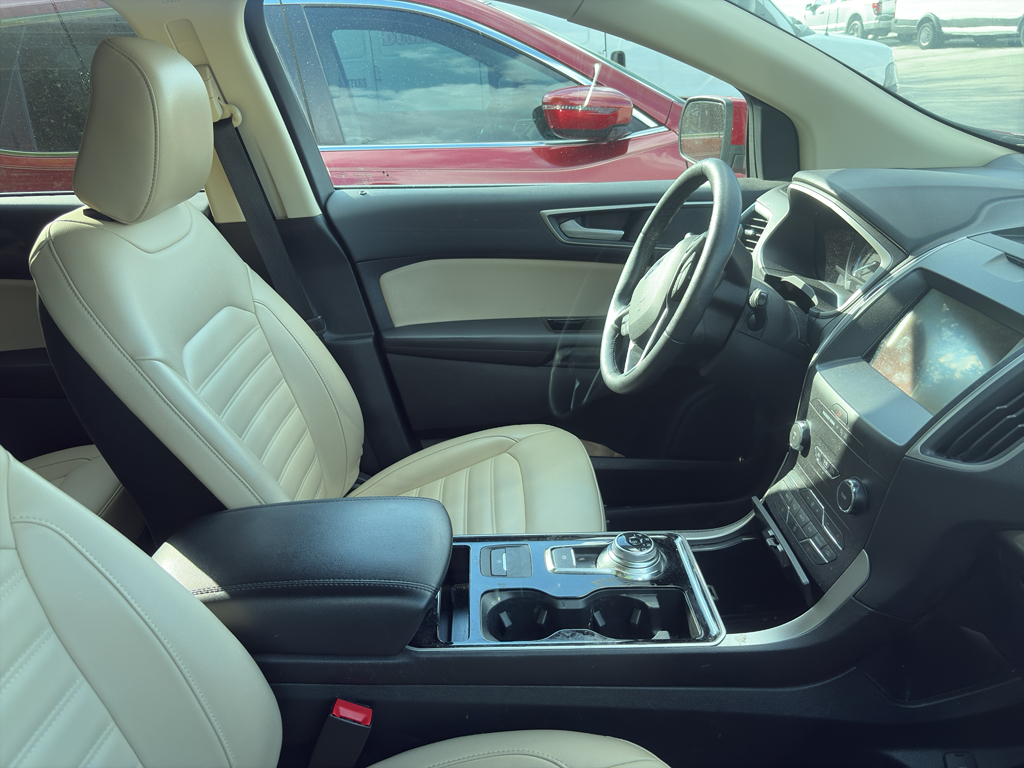 2020 Ford Edge SEL photo 4