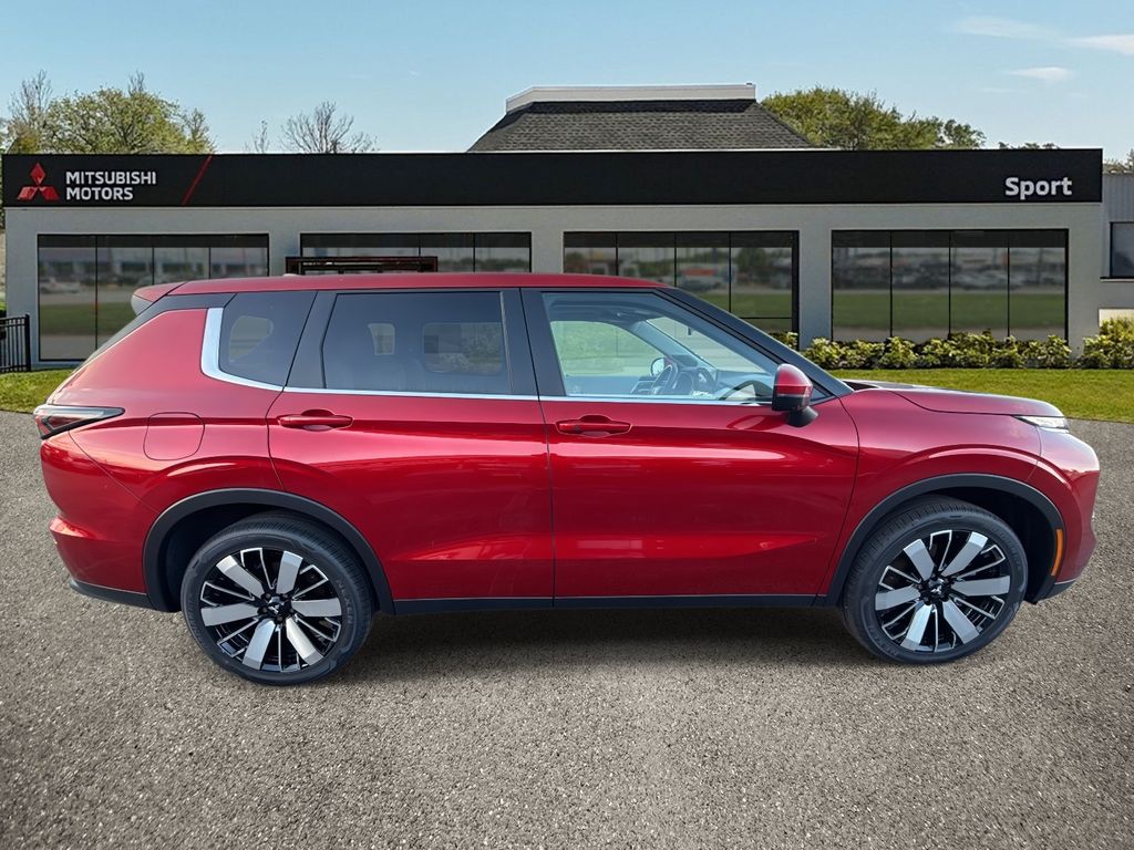 2025 Mitsubishi Outlander SE photo 2