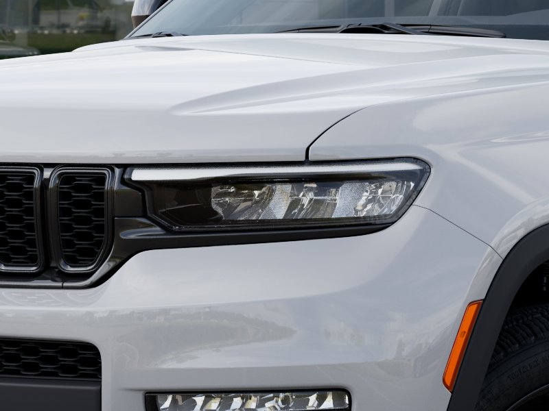 2025 Jeep Grand Cherokee Limited photo 3
