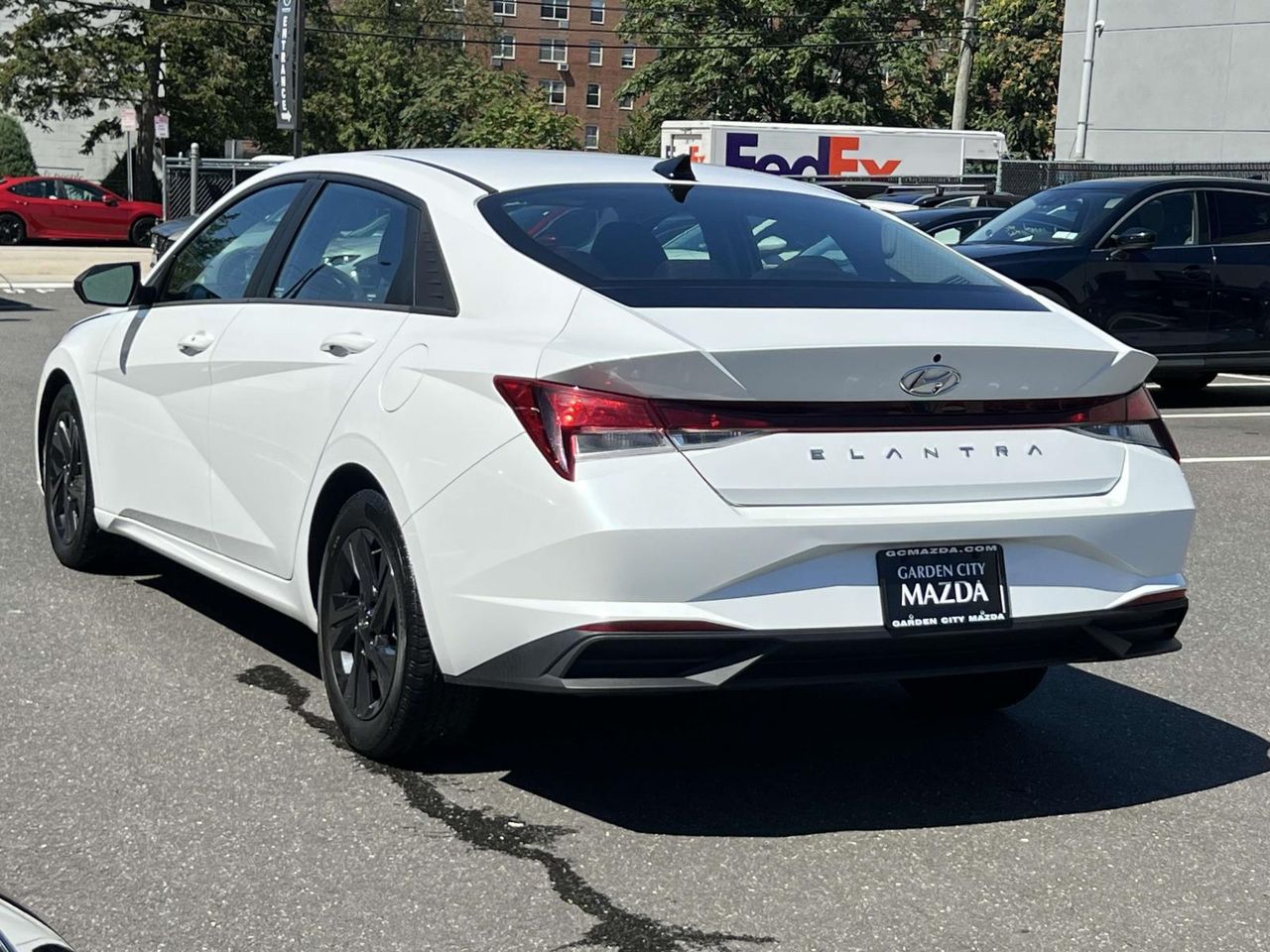2022 Hyundai Elantra SEL photo 5