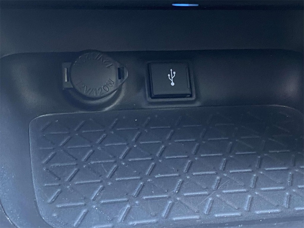 2022 Toyota RAV4 Hybrid XSE photo 21