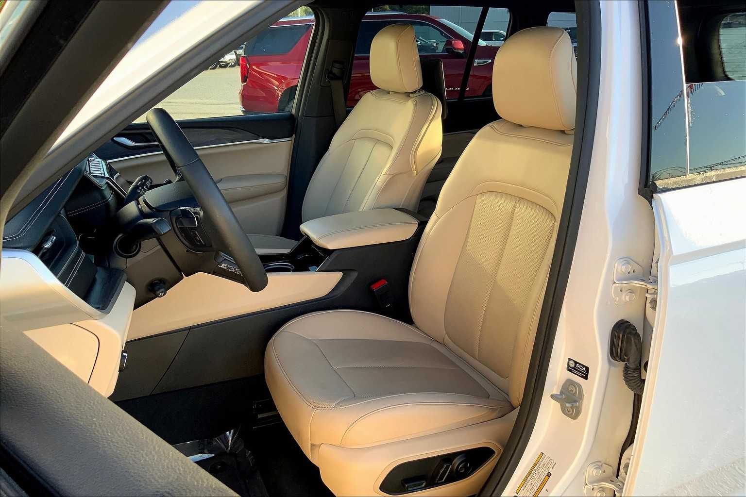 2023 Jeep Grand Cherokee Limited photo 7