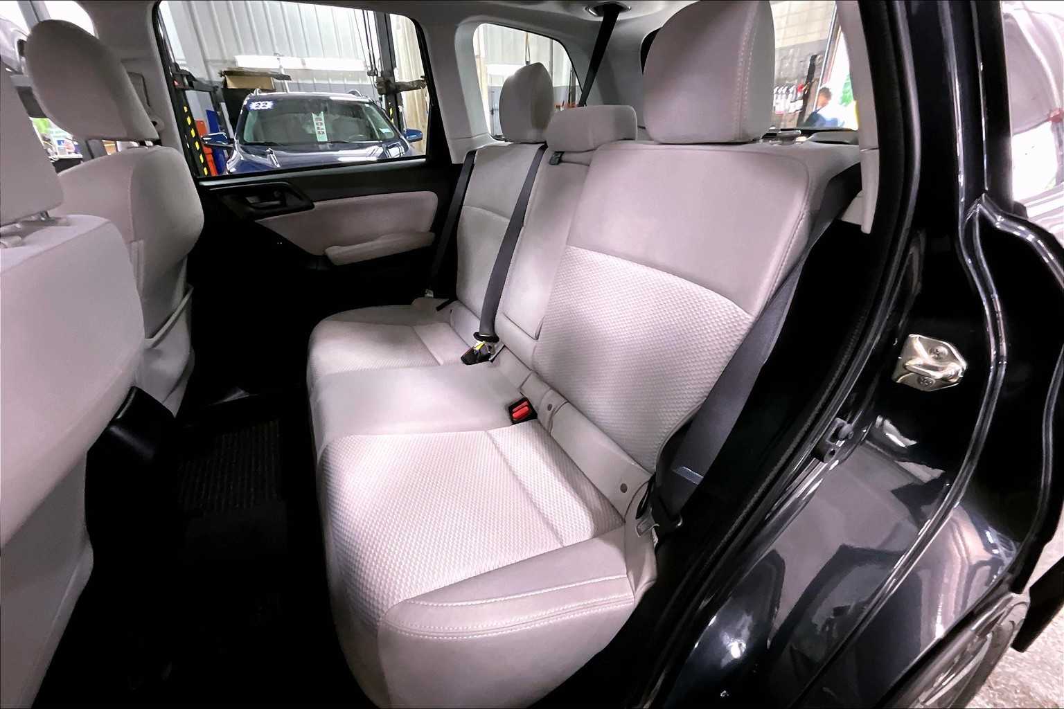 2018 Subaru Forester Premium photo 19