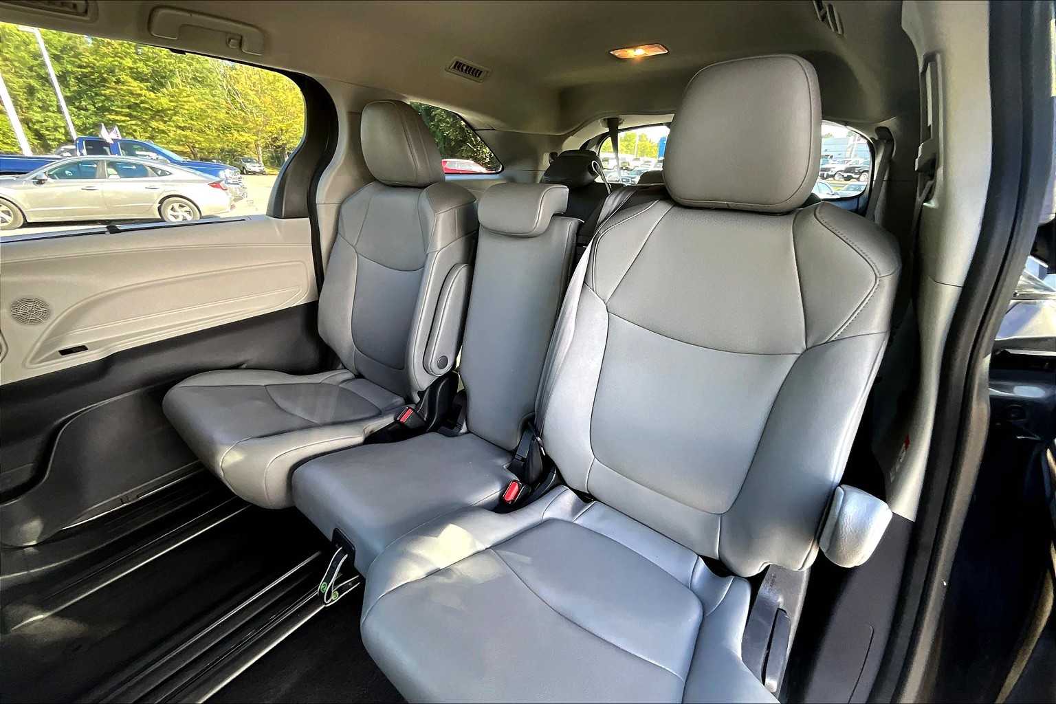 2024 Toyota Sienna XLE photo 19