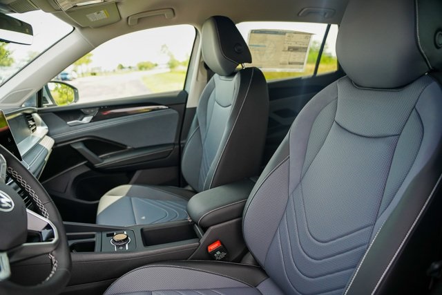 2025 Volkswagen Tiguan SE photo 9