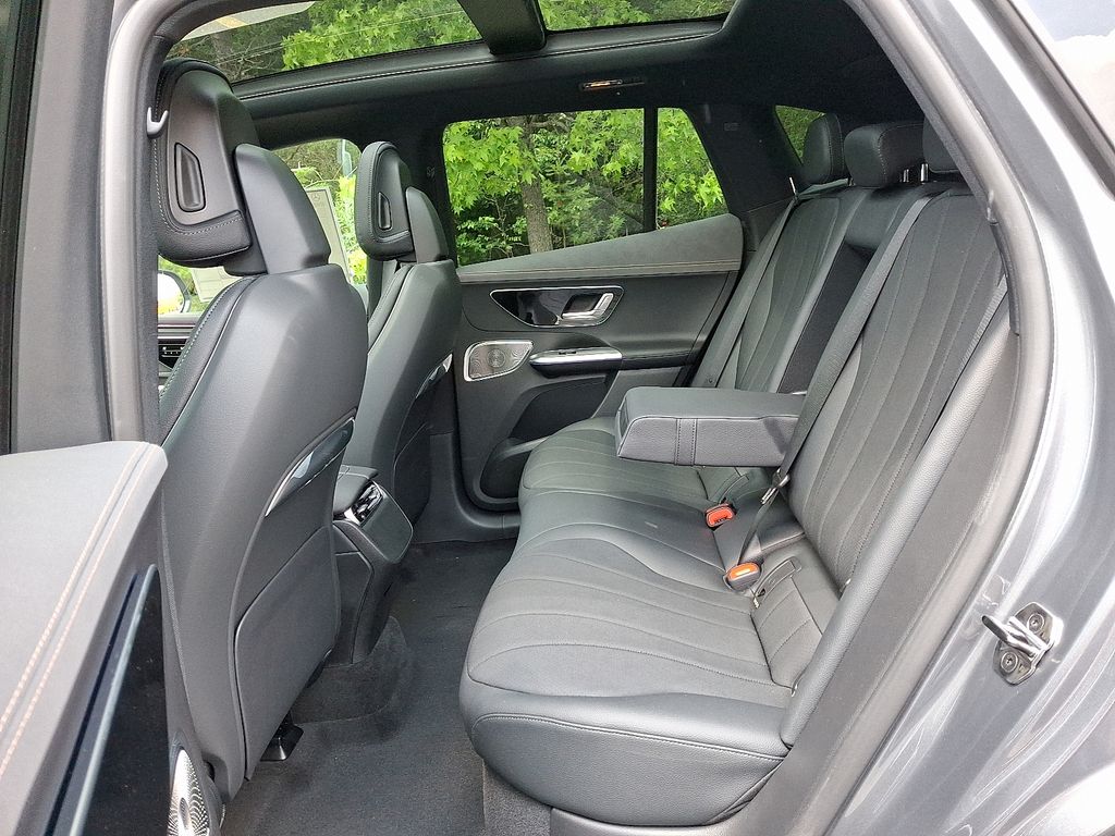 2025 Mercedes Benz 350 4MATIC photo 7