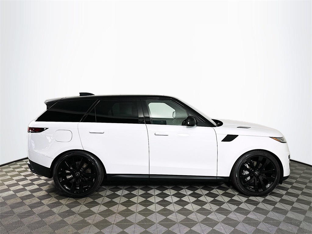2025 Land Rover Range Rover Sport SE photo 4