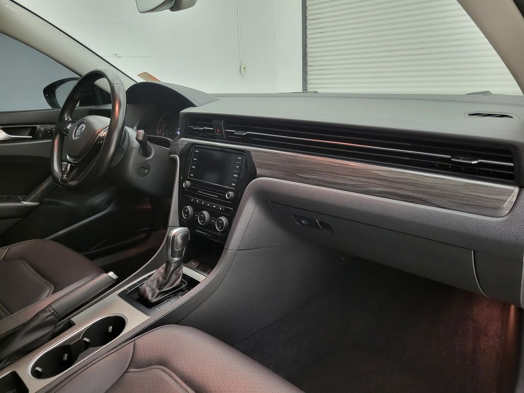 2020 Volkswagen Passat 2.0T R-Line photo 35