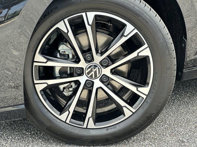 2025 Volkswagen Jetta 1.5T Sport photo 2