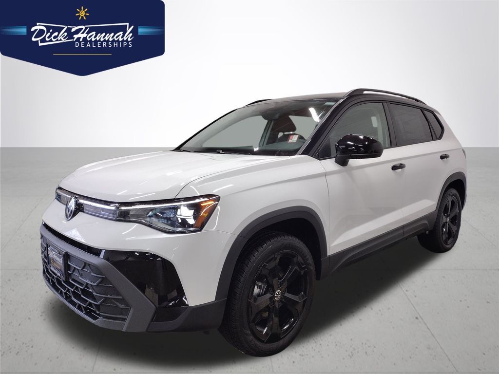 2025 Volkswagen Taos SE Black's photo