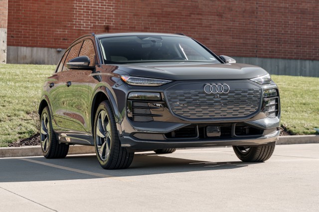 2025 Audi Q6 e-tron Premium Plus