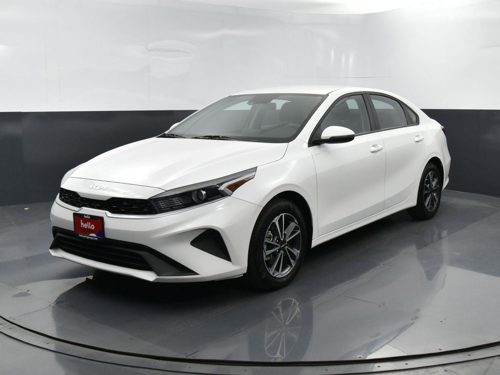 2024 Kia Forte LXS photo 3