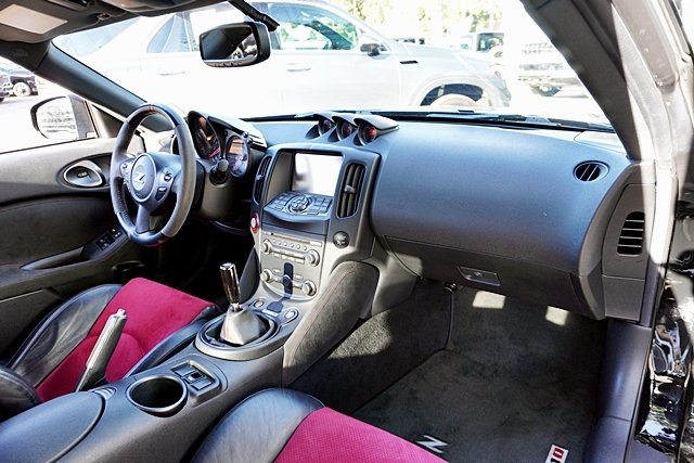 Used 2020 Black Nissan Nismo image 17
