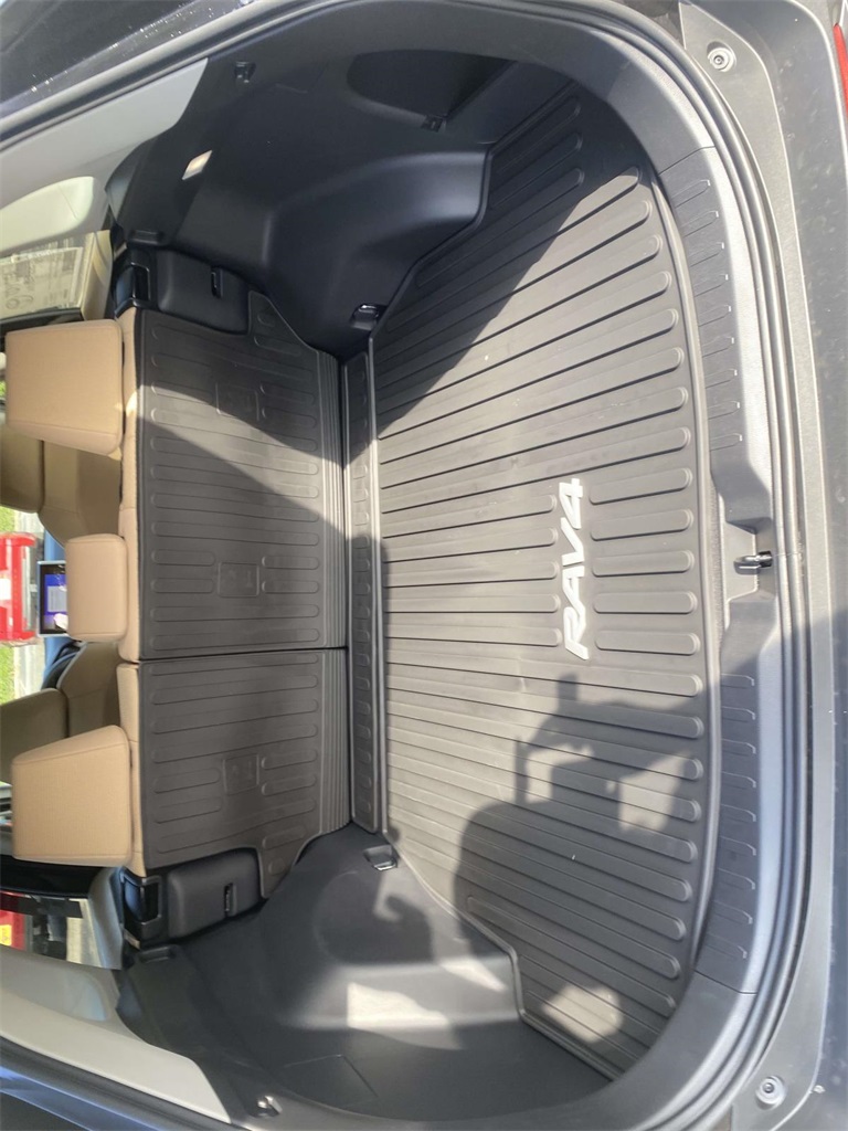 2025 Toyota RAV4 LE photo 8
