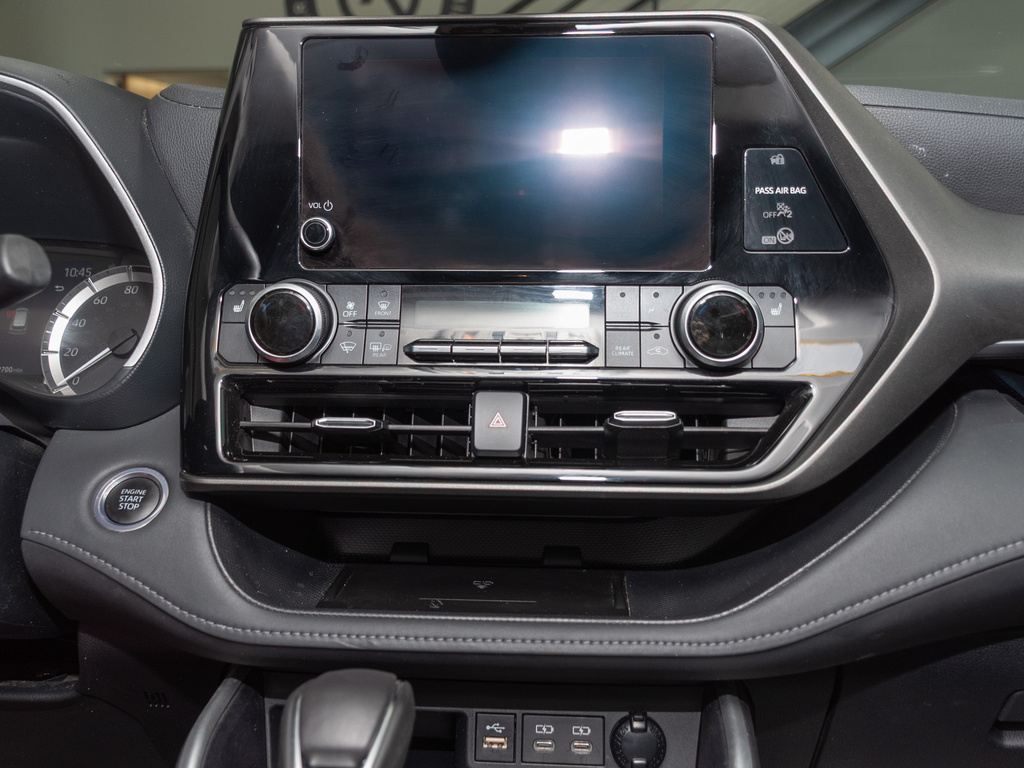 2024 Toyota Highlander XLE photo 11
