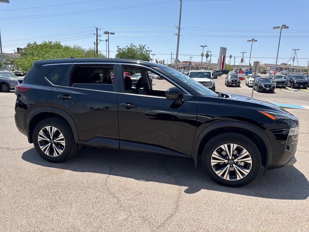 2023 Nissan Rogue SV photo 3