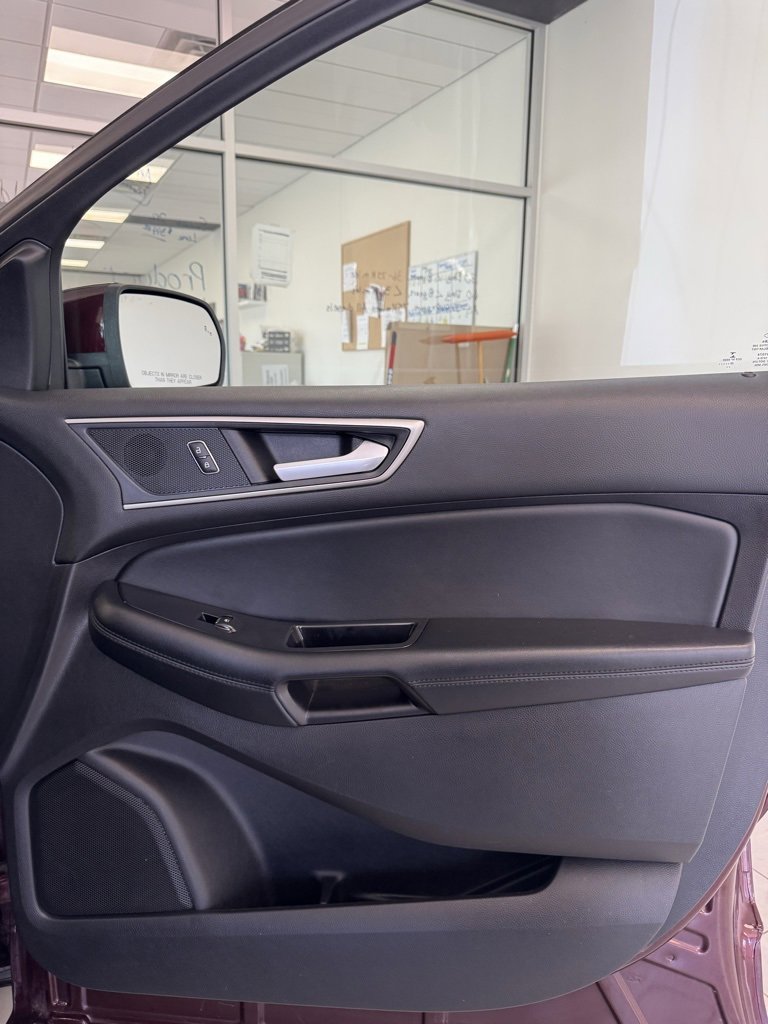 2020 Ford Edge SEL photo 21