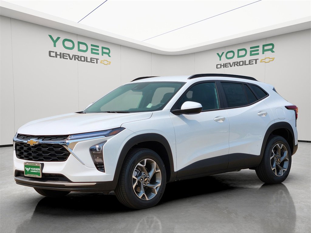 2025 Chevrolet Trax LT photo 3