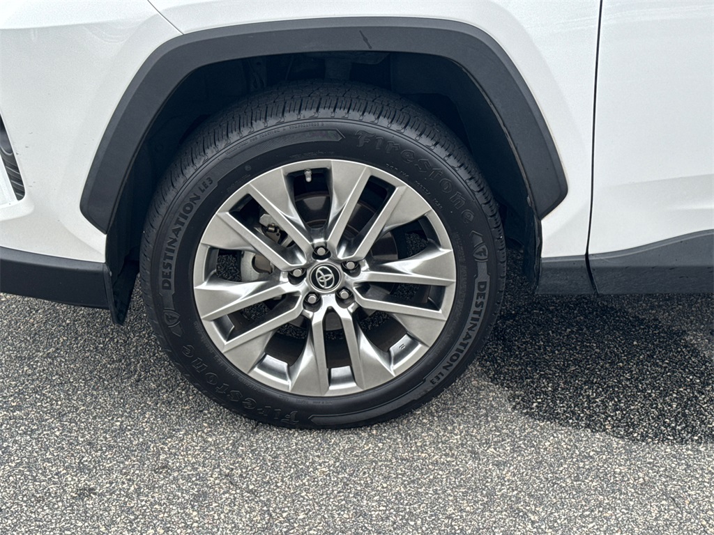 2019 Toyota RAV4 XLE Premium photo 11