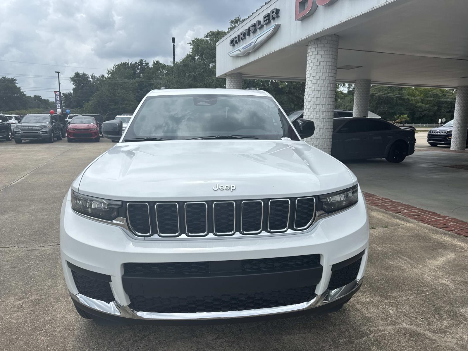 2025 Jeep Cherokee Laredo X photo 2