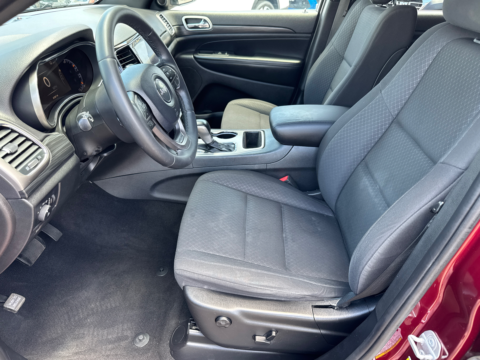 2019 Jeep Grand Cherokee Laredo E photo 11