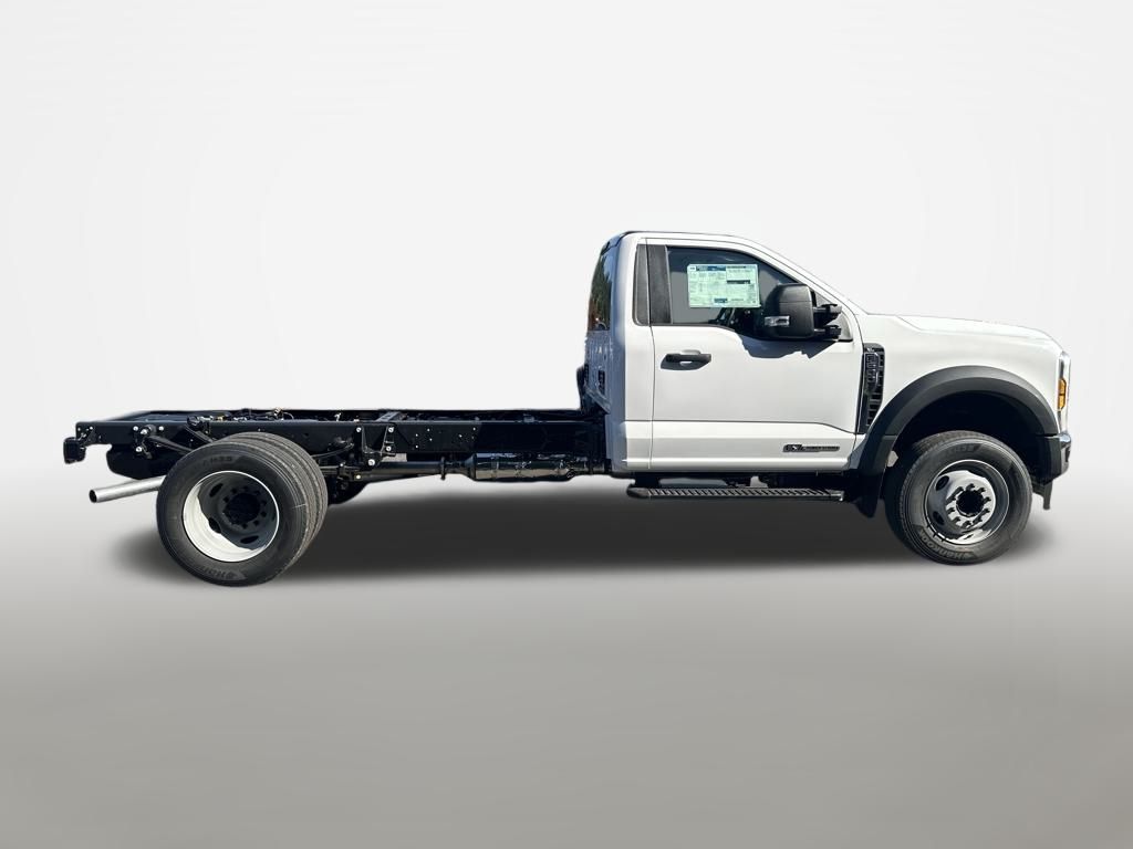 2025 Ford F-600 photo 3