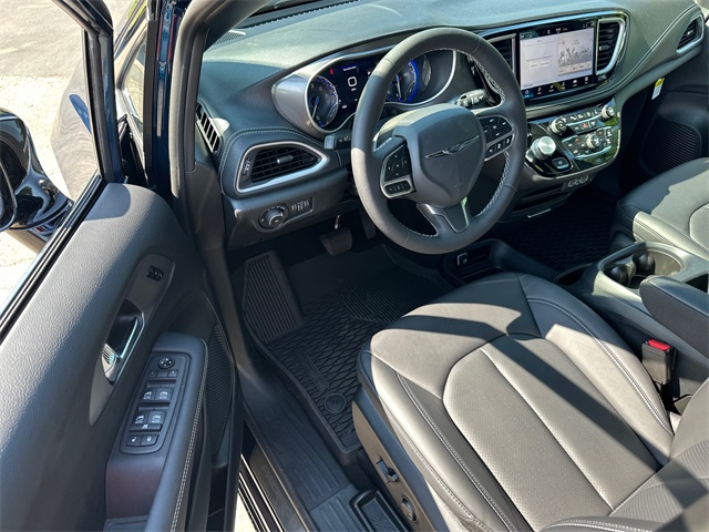 2025 Chrysler Pacifica photo 23