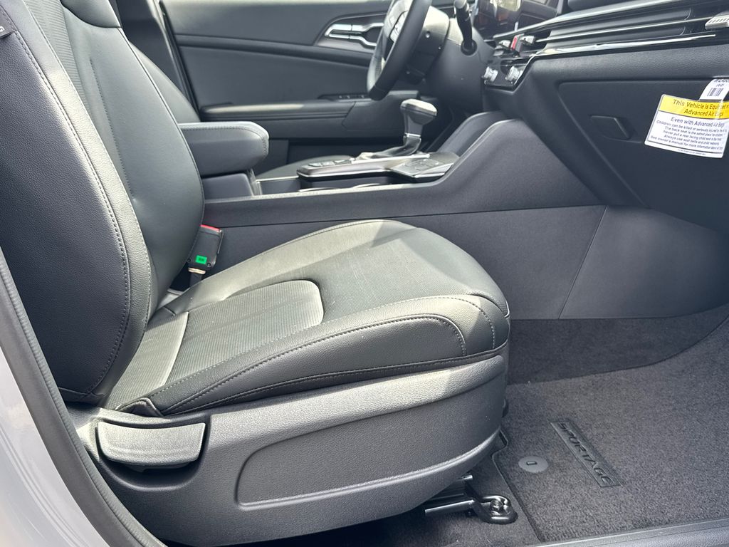 2026 Kia Sportage EX photo 13