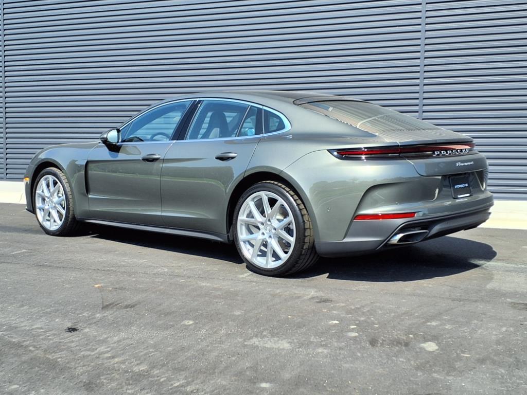 2025 Porsche Panamera 4 photo 3