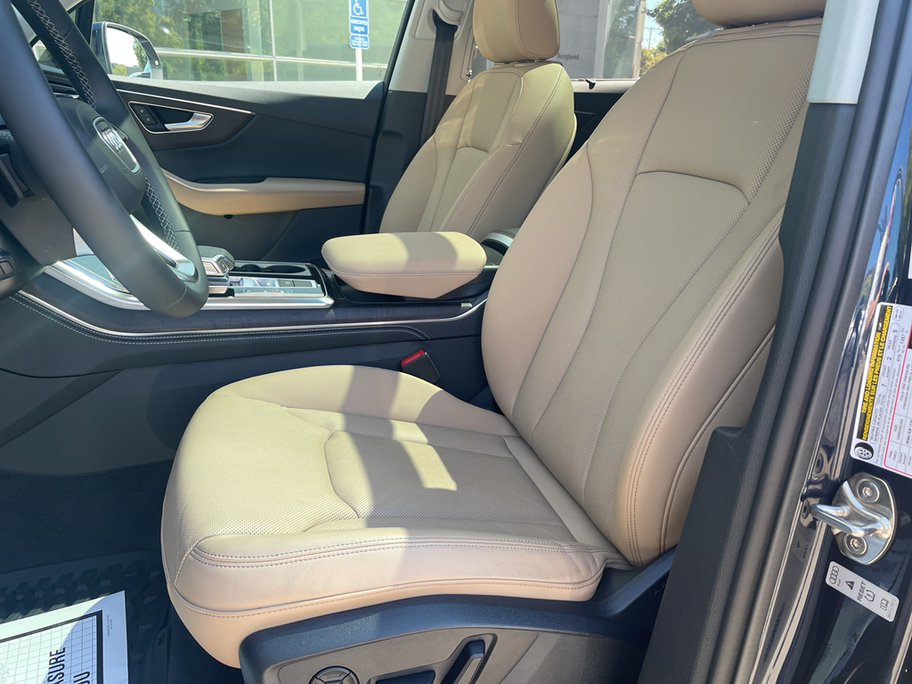 2025 Audi Q7 45 Premium Plus photo 12