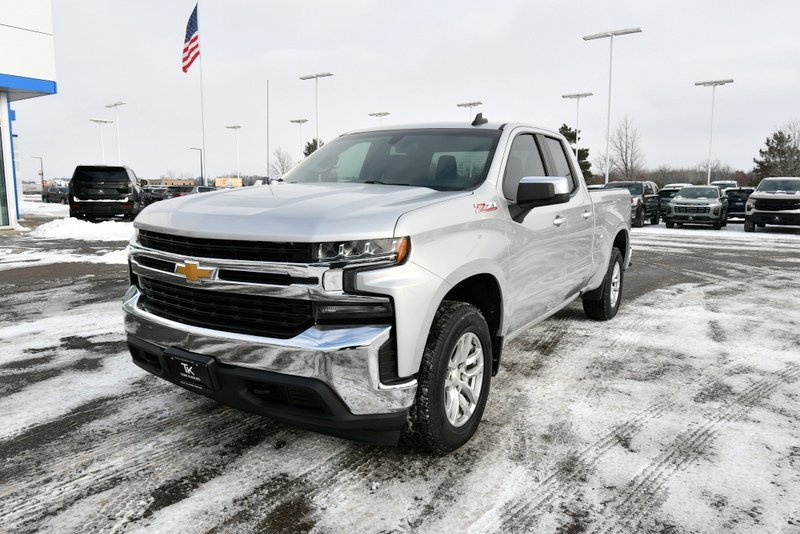 Used 2019 Chevrolet Silverado 1500 LT with VIN 1GCRYDED1KZ415765 for sale in North Branch, Minnesota